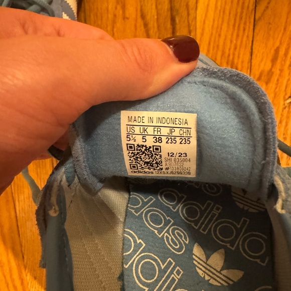 Adidas sambas blue and white limited edition European - never worn - Picture 3 of 3